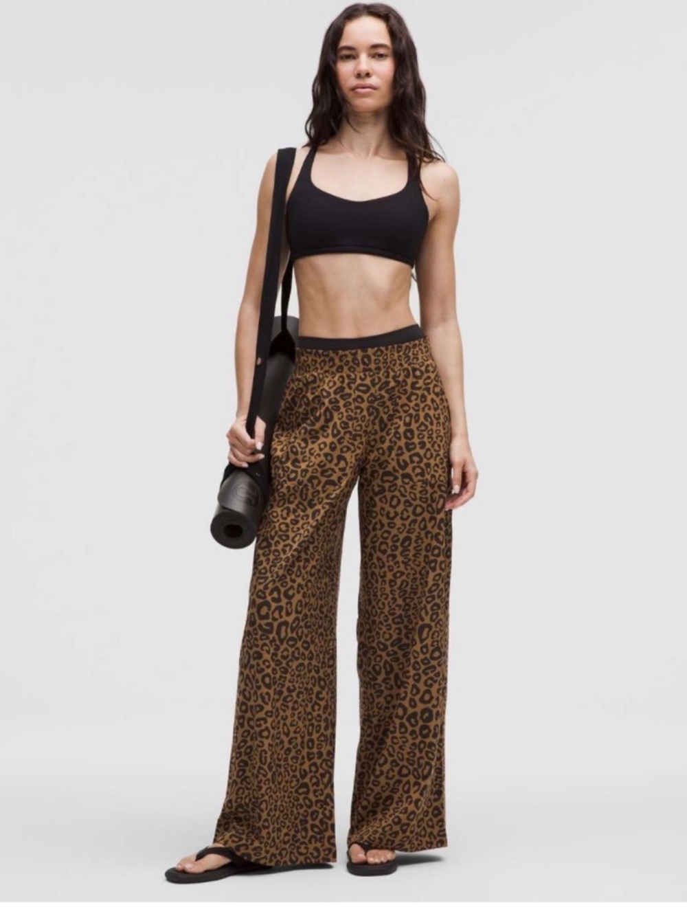 Lululemon Swift Mid-Rise Wide-leg pant size 8